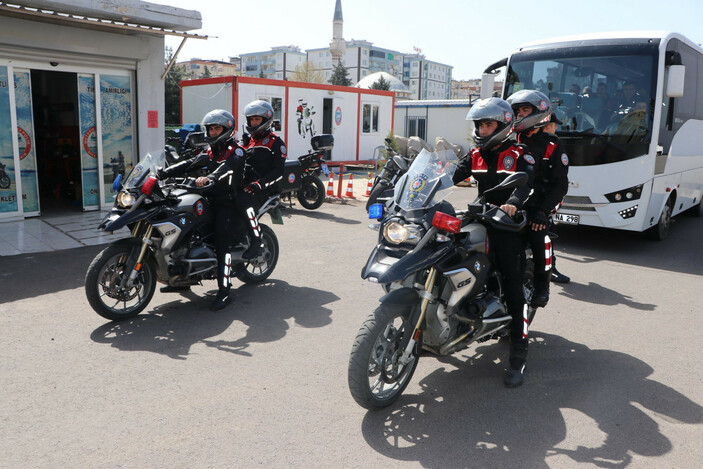 Depremzede Emine’nin 3’üncü yaşını yunus polisleri kutladı #6