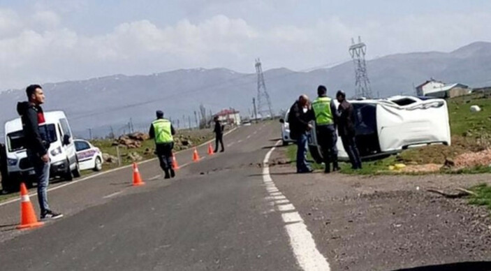 Şap aşısı yapmaya giden veterinerlerin aracı devrildi: 2 yaralı #1