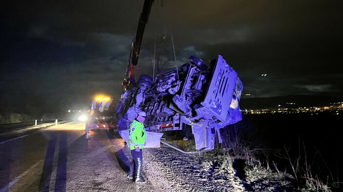 Kastamonu'da kamyonet tarlaya uçtu: 3 yaralı