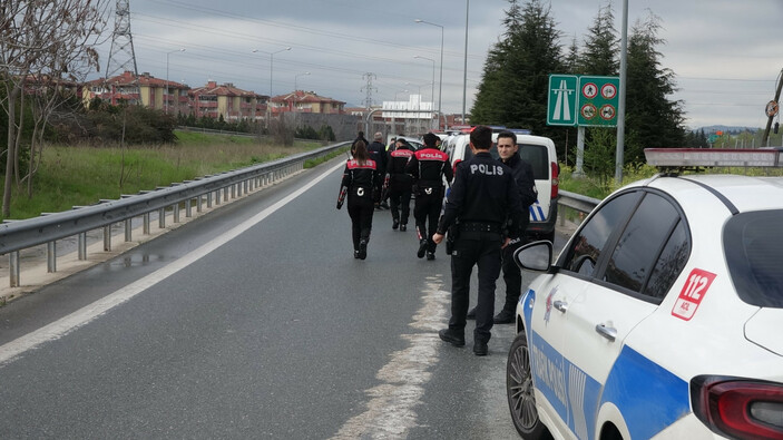 'Dur' ihtarına uymayıp otomobiliyle polise çarptı, o anlar kamerada #3