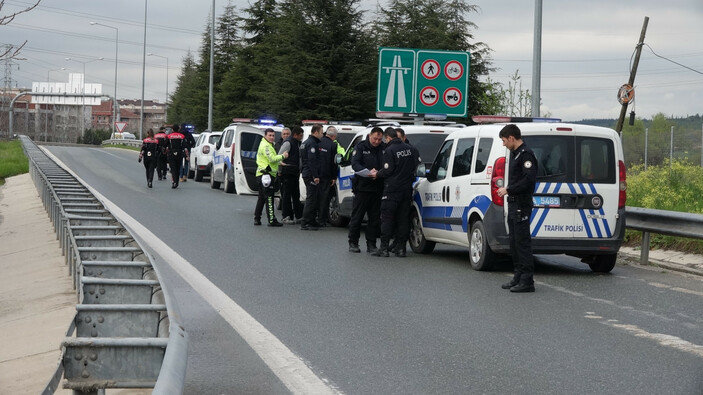 'Dur' ihtarına uymayıp otomobiliyle polise çarptı, o anlar kamerada #4