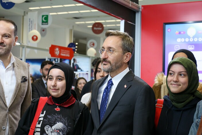 Fahrettin Altun: Gençlerimizi ideolojik arka bahçe olarak görmüyoruz