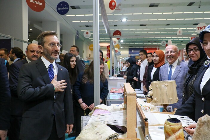 Fahrettin Altun: Gençlerimizi ideolojik arka bahçe olarak görmüyoruz