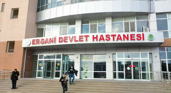 Hemşire bandı çıkarırken bebeğin parmağını kesti, soruşturma başlatıldı #2