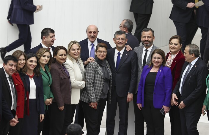 TBMM tatile girerken vekiller hatıra fotoğrafı çektirdi