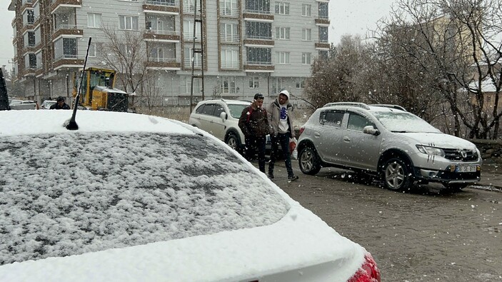 Kars'ta Nisan ayında kar yağdı