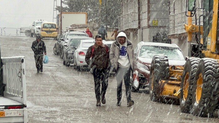 Kars'ta Nisan ayında kar yağdı