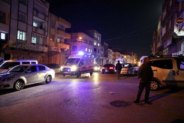 Gaziantep'te husumetli aileler arasında 'çöp atma' kavgası: 1'i polis 2 ölü, 2 yaralı #4