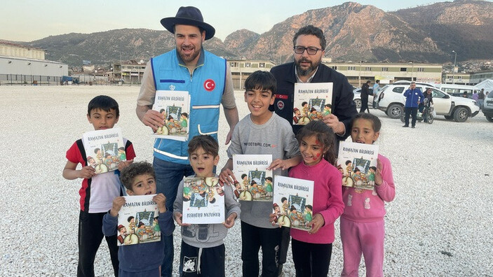 Reshad Strik, Hatay'da depremzedeleri yalnız bırakmadı