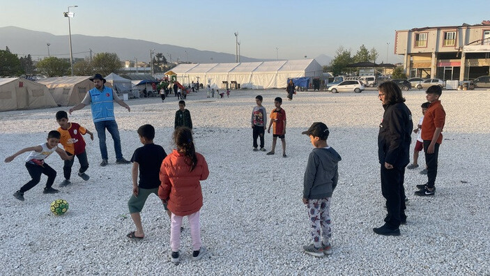 Reshad Strik, Hatay'da depremzedeleri yalnız bırakmadı