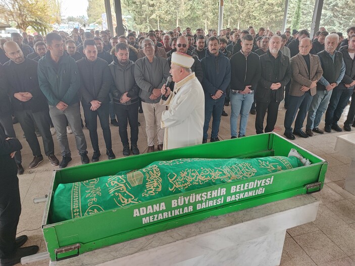 Adana'da heyelan nedeniyle hayatını kaybeden öğretmenler defnedildi