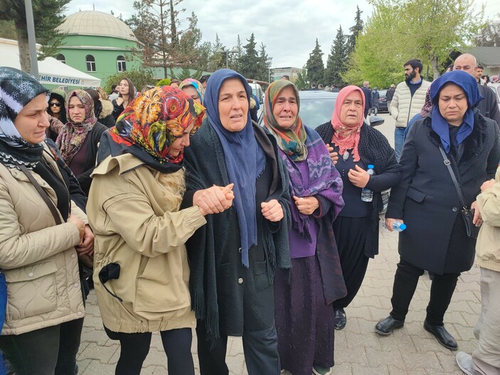 Adana'da heyelan nedeniyle hayatını kaybeden öğretmenler defnedildi