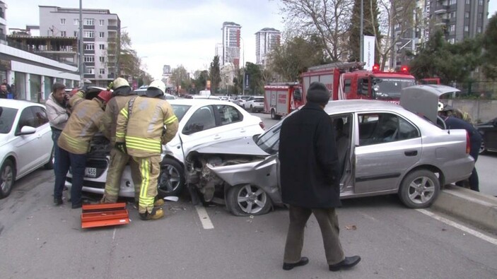 Kartal'da feci kaza: 2'si çocuk 4 yaralı