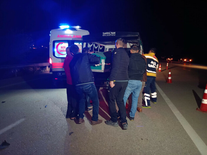 Orta şeritte duran otomobile çarpmamak için manevra yaptı, karşı şeritteki vince çarptı: 2 ölü #3