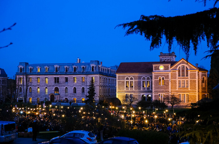 Boğaziçi Üniversitesi'nde cemaatle namaz kılındı