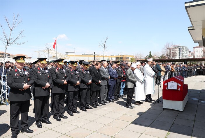 Ankara’da kazada şehit olan Jandarma Astsubay Tansu Çolak, son yolculuğuna uğurlandı