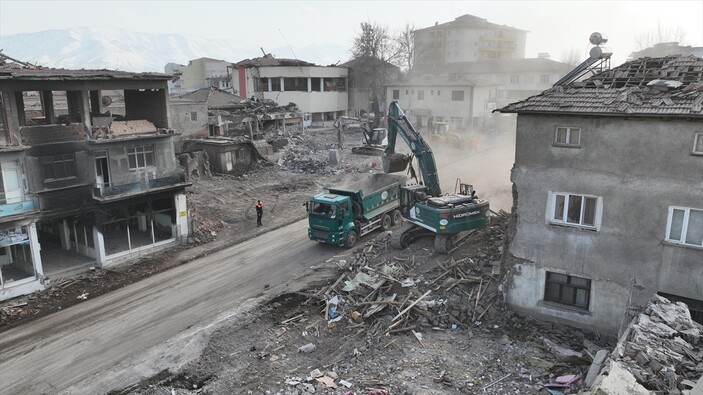 Doğanşehir'de yıkılan binaların yüzde 75'inin enkazı kaldırıldı