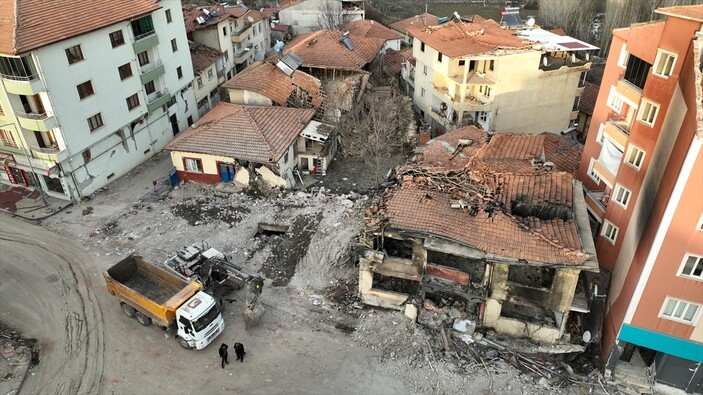 Doğanşehir'de yıkılan binaların yüzde 75'inin enkazı kaldırıldı