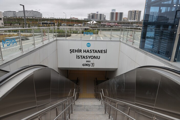 Başakşehir-Kayaşehir Metro Hattı'nda sanat galerisini andıran istasyon