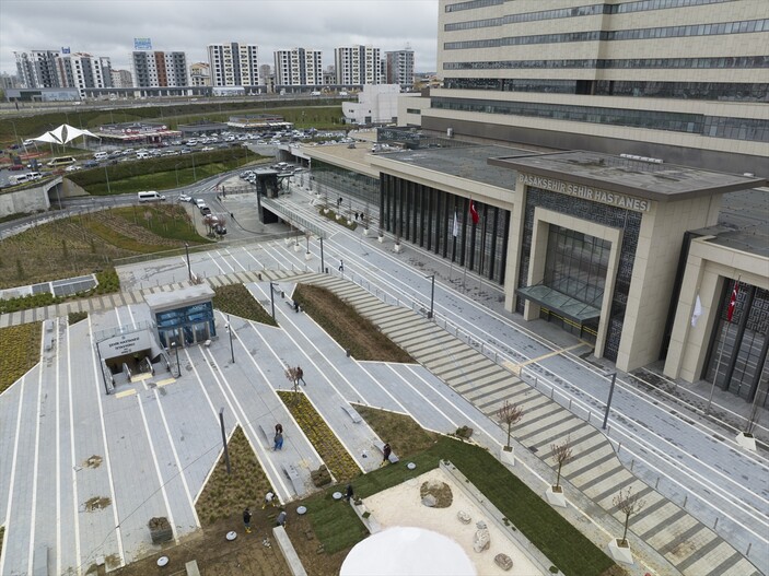 Başakşehir-Kayaşehir Metro Hattı'nda sanat galerisini andıran istasyon