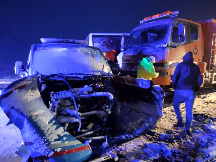 Erzincan'da zincirleme trafik kazası: 8 yaralı