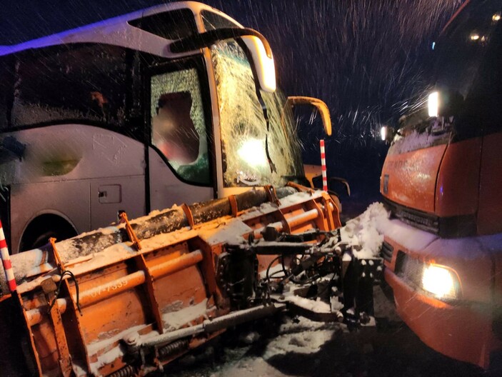 Erzincan'da zincirleme trafik kazası: 8 yaralı