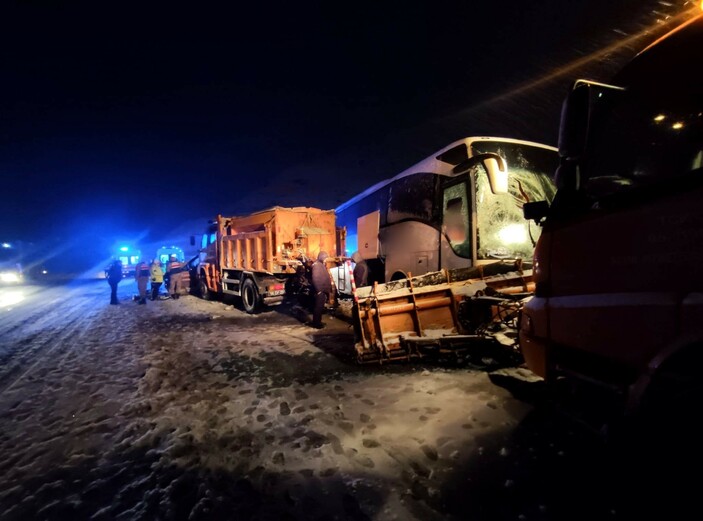 Erzincan'da zincirleme trafik kazası: 8 yaralı