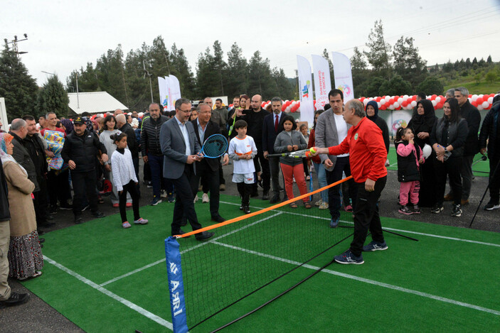 Bakan Kasapoğlu, Kahramanmaraş'ta portatif tenis kortu açtı #4