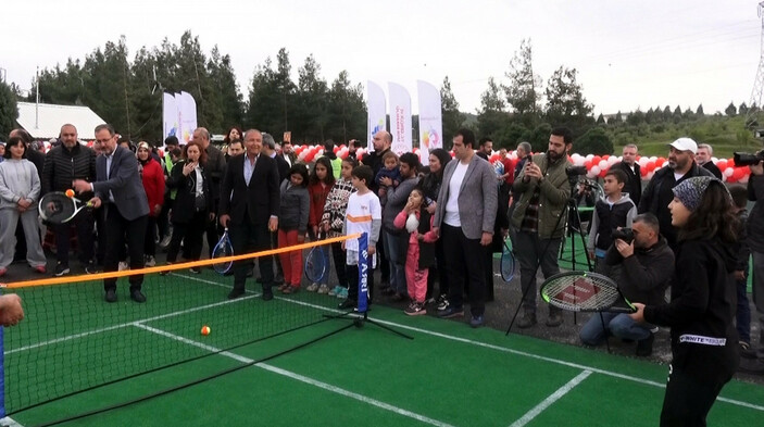 Bakan Kasapoğlu, Kahramanmaraş'ta portatif tenis kortu açtı #3