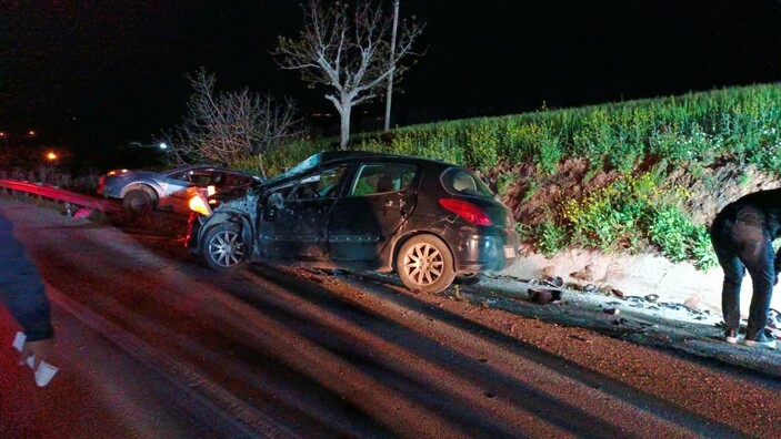 Gaziantep-Kilis karayolunda zincirleme kaza: 1'i polis 2 ölü, 4 yaralı