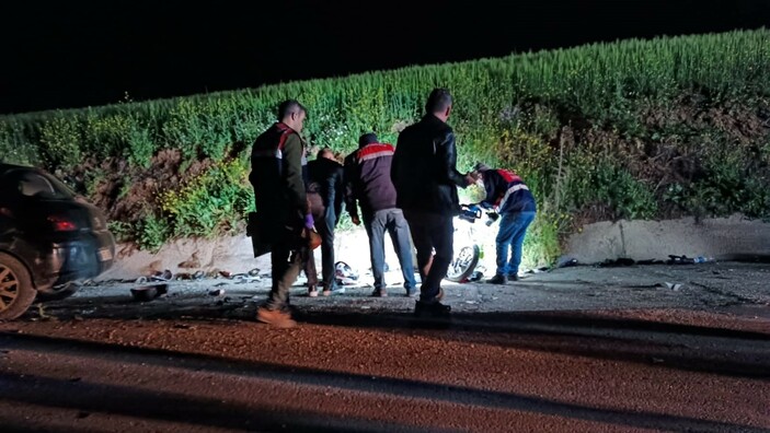 Gaziantep-Kilis karayolunda zincirleme kaza: 1'i polis 2 ölü, 4 yaralı