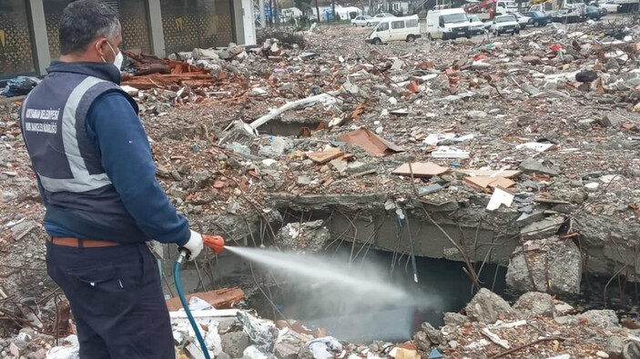 Deprem bölgesinde salgın riski! Adıyaman'da enkazlar ilaçlandı