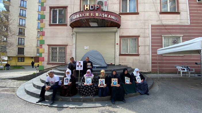 Diyarbakır'da evlat nöbetindeki aileler HDP'ye seslendi: Siz Kürtlere zulüm yapıyorsunuz