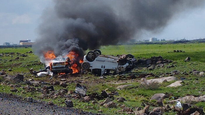 Diyarbakır'da yarışan araçlar yol kenarındaki arsaya uçtu: 5 yaralı