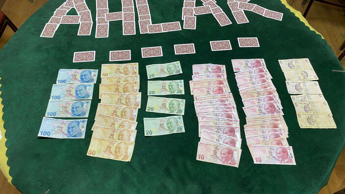 Eskişehir'de kumar oynarken yakalanan 10 kişiye 40 bin lira ceza