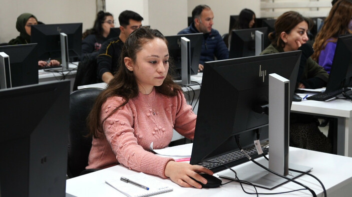 Gaziantep Büyükşehir Belediyesi'nden depremzedelere 'Bir İstihdam Bir Umut' projesi