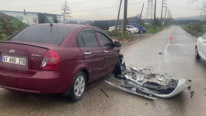 Gebze'de iki otomobil kafa kafaya çarpıştı: 7 yaralı