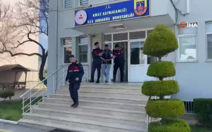 İzmir'de arı kovanında kenevir yetiştirdi