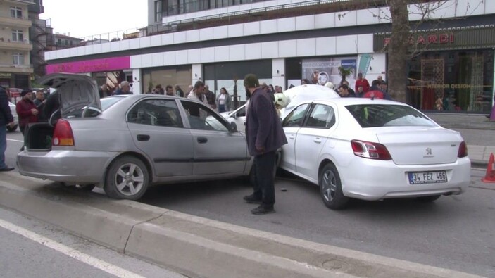 Kartal'da feci kaza: 2'si çocuk 4 yaralı