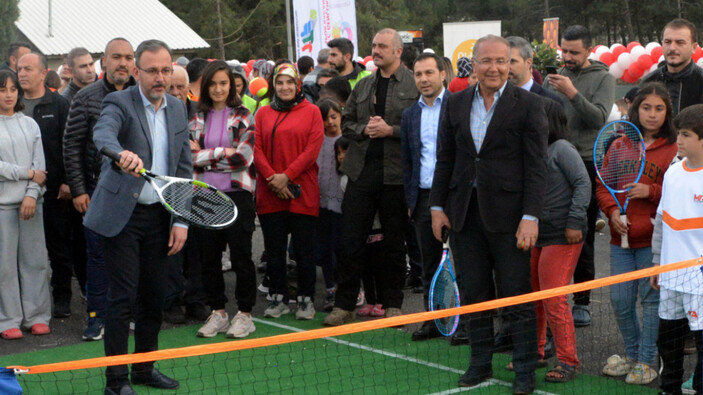 Mehmet Kasapoğlu, Kahramanmaraş'ta portatif tenis kortu açtı