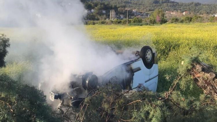 Muğla'da kaza yapan araç alev aldı