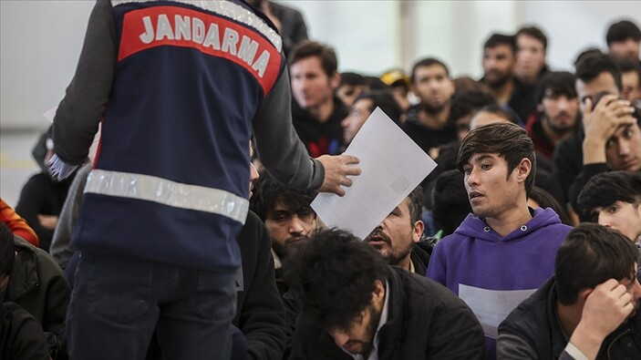 Son bir haftada 2 bin 587 düzensiz göçmen yakalandı