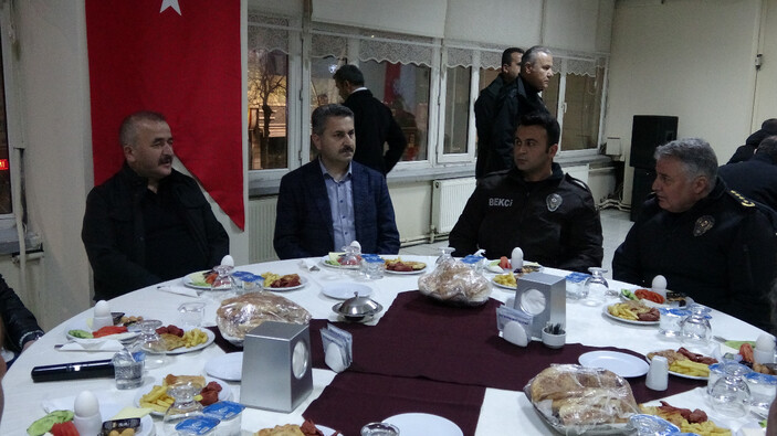 Tokat'ta polis ekipleri bir arada sahur yaptı