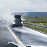 Bursa'da seyir halinde olan otomobil alev aldı