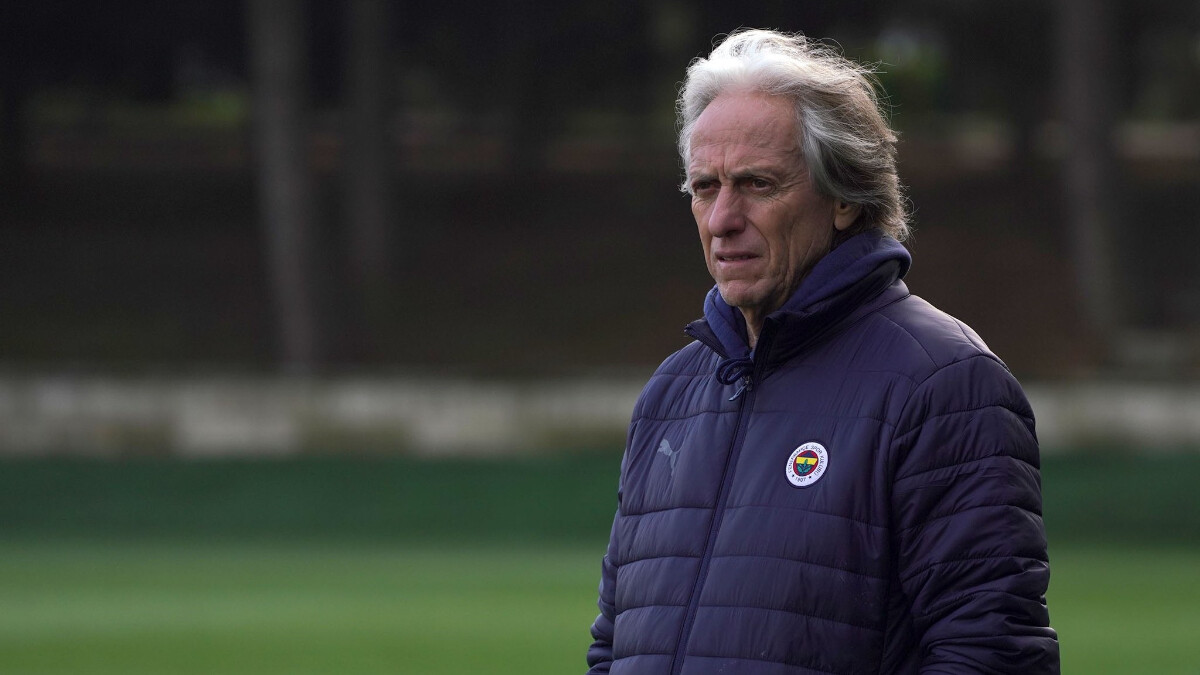 fenerbahcede-jorge-jesus-4lu-savunmaya-geciyor_27559597.jpg