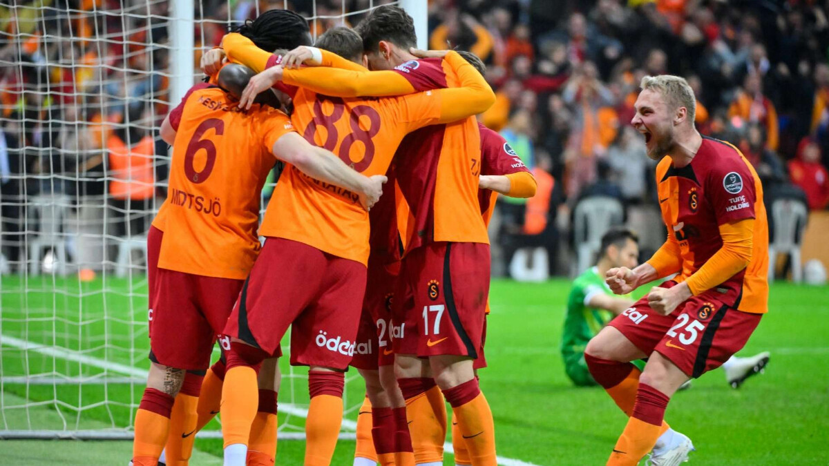 galatasaray-yonetimi-adana-demirspor-maci-galibiyetine-prim-verecek_d1e7b861.jpg