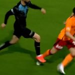 Galatasaray'ın Adana Demirspor karşısında kırmızı kart beklediği pozisyon