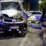 Mersin'de otomobil karşı şeride geçip kamyonete çarptı: 1 ölü, 3 yaralı