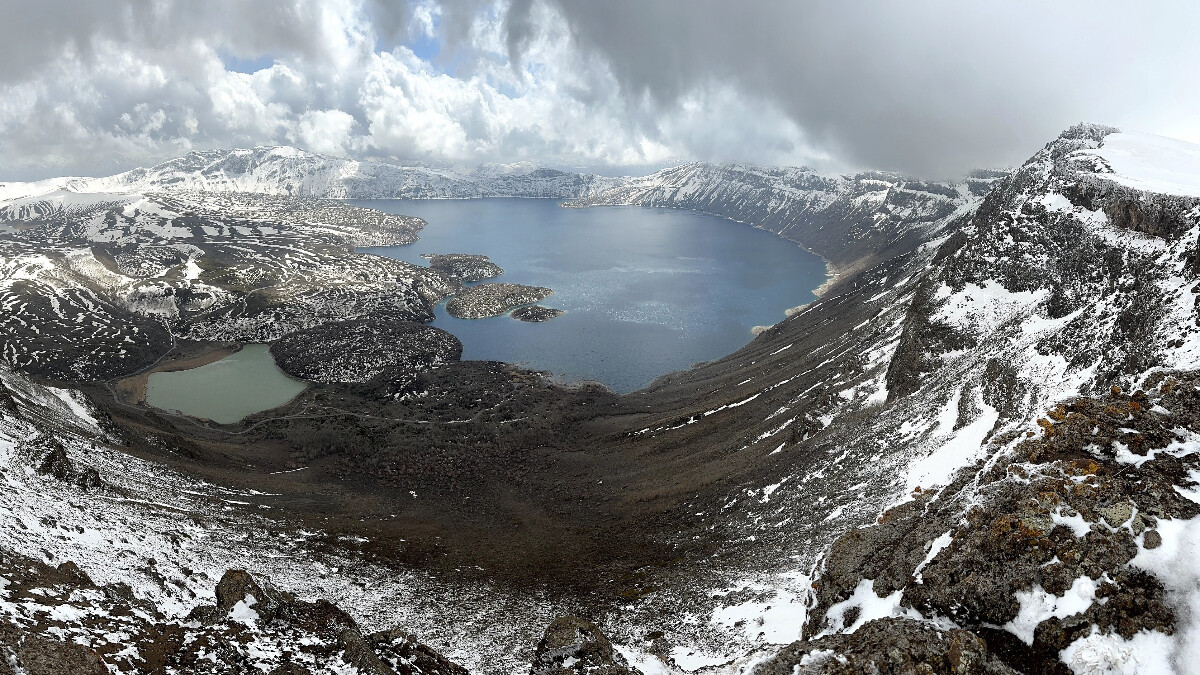 nemrut-dagi-ve-krater-gollerinin-muhtesem-manzarasi_28e71864.jpg