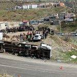 Şırnak'ta tır ile hafif ticari araç çarpıştı: 3 ölü